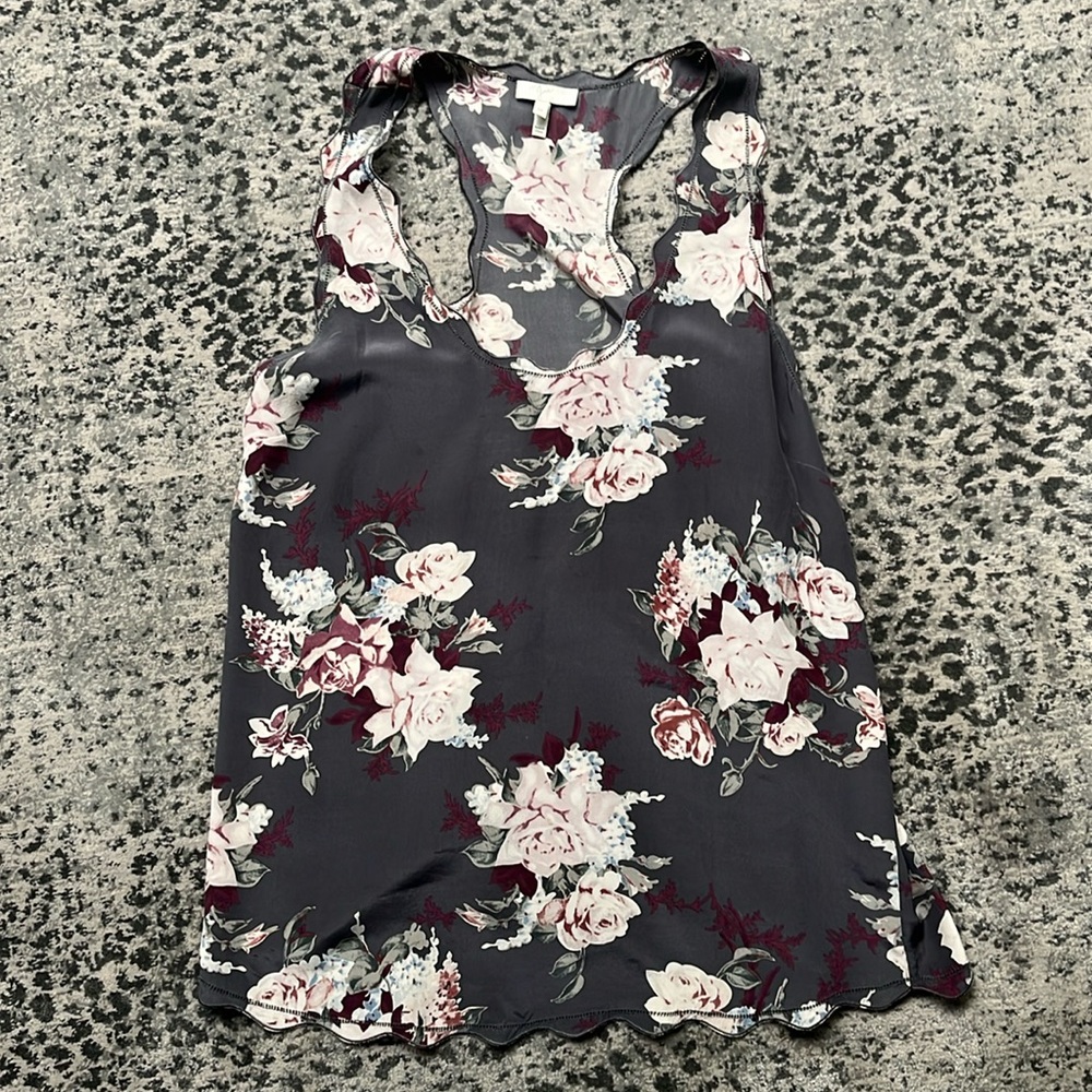 Joie 100% silk tank. Beautiful scalloped bottom , straps and neckline.